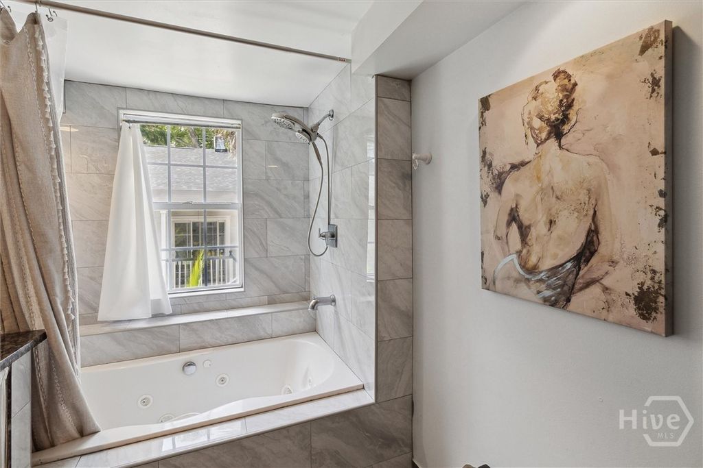 Image 18 of property listing at 527/527 E Gwinnett, Savannah, GA 31401