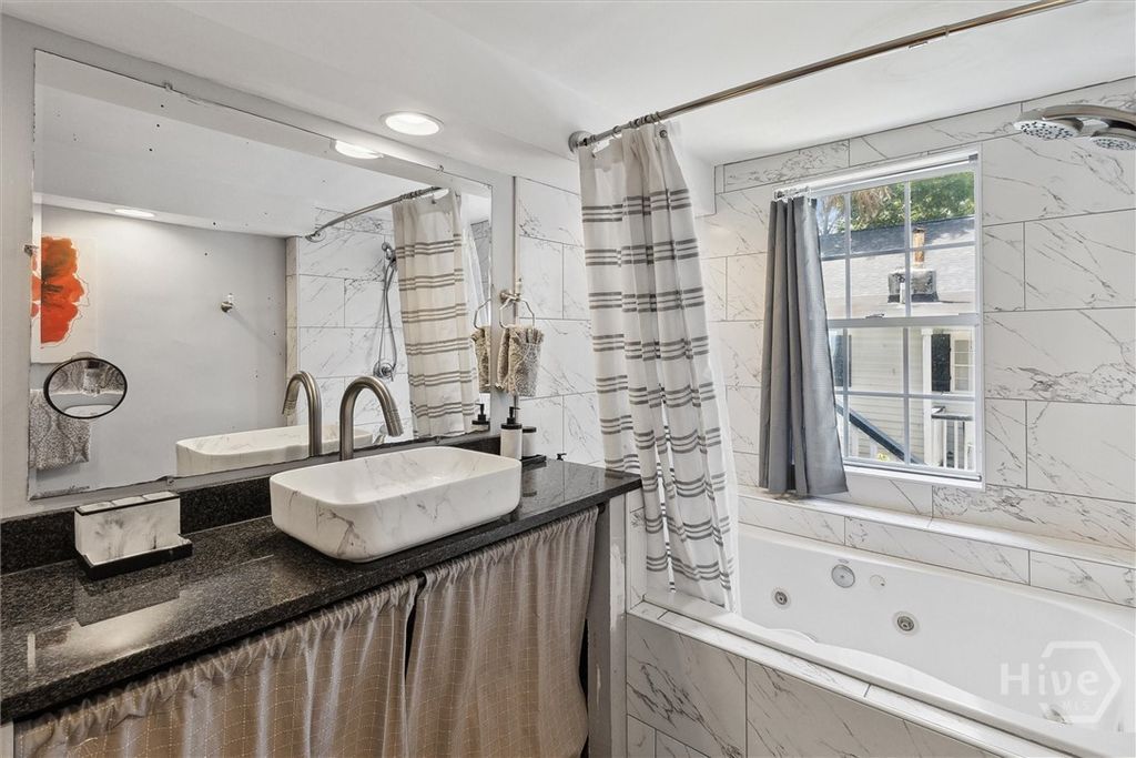 Image 32 of property listing at 527/527 E Gwinnett, Savannah, GA 31401