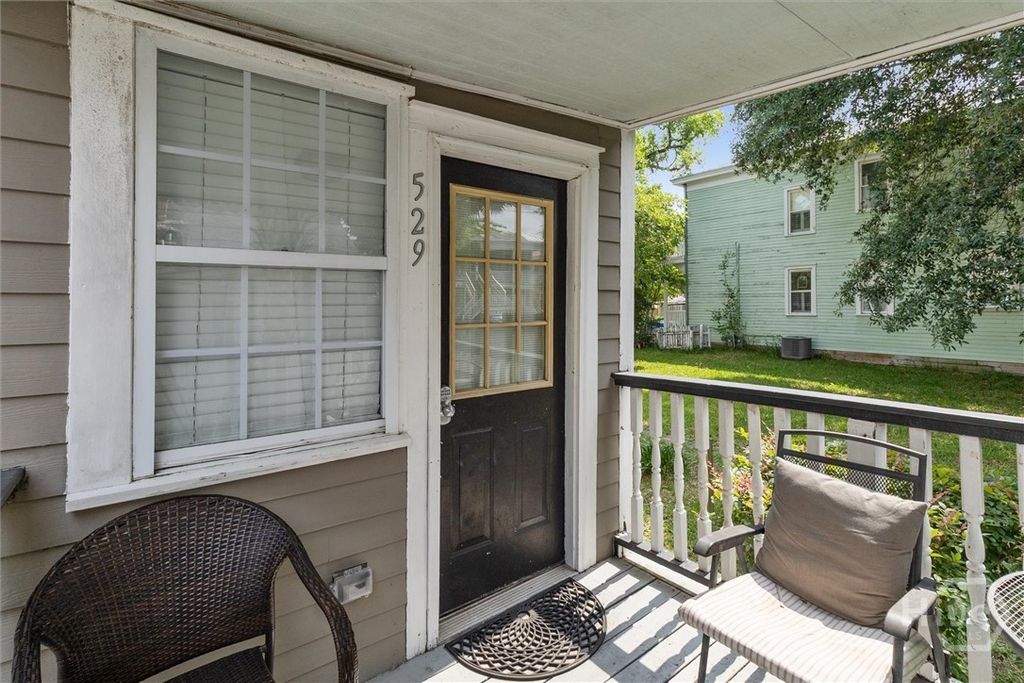 Image 34 of property listing at 527/527 E Gwinnett, Savannah, GA 31401