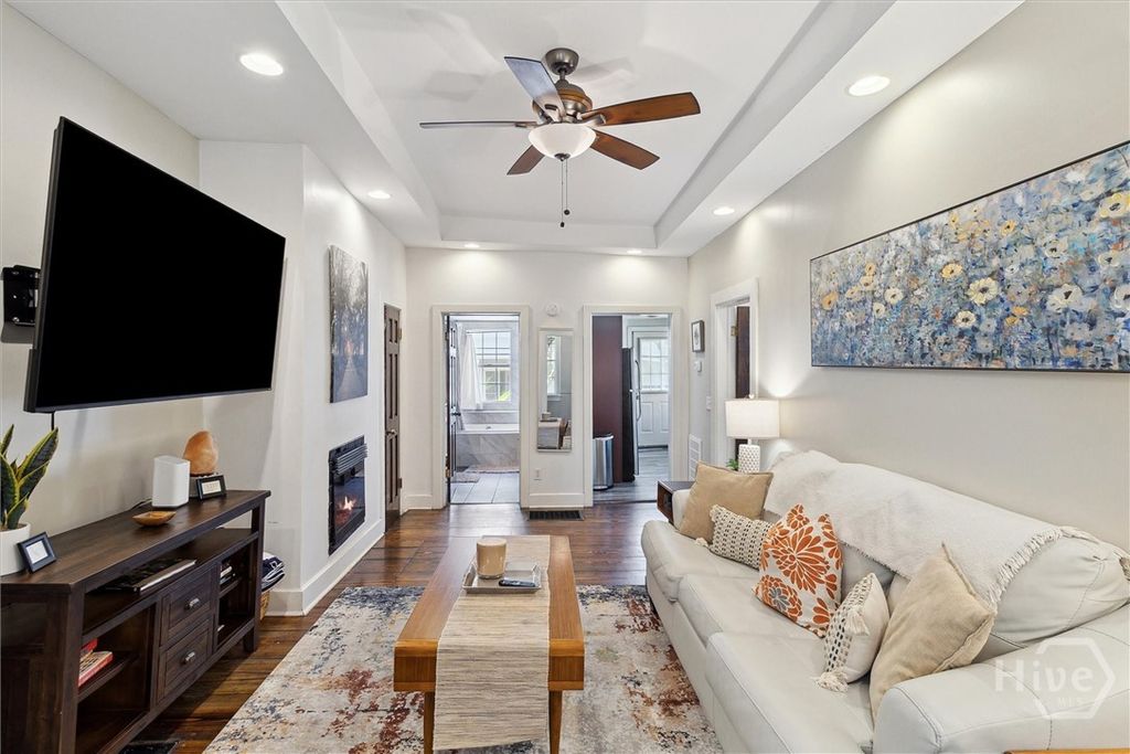 Image 7 of property listing at 527/527 E Gwinnett, Savannah, GA 31401