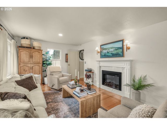 15546 Se CLATSOP St, Happy Valley, OR 97086