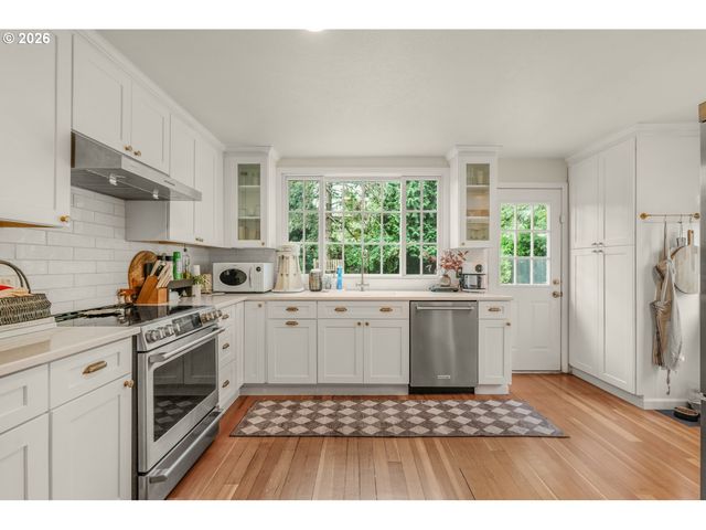 15546 Se CLATSOP St, Happy Valley, OR 97086