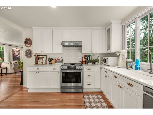 15546 Se CLATSOP St, Happy Valley, OR 97086