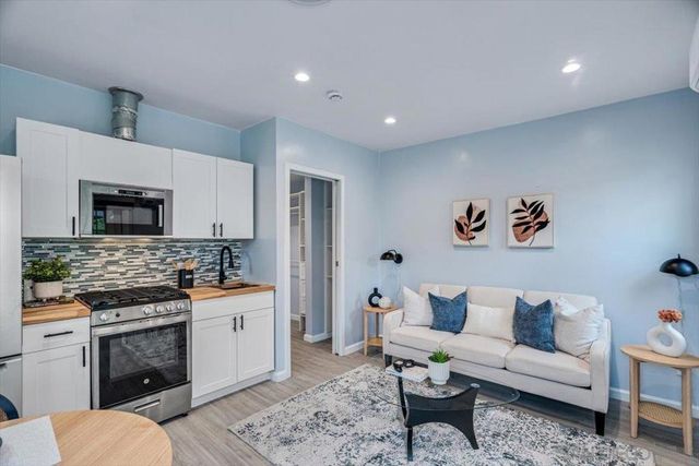 4544 Kensington Dr, San Diego, CA 92116