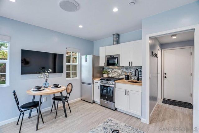 4544 Kensington Dr, San Diego, CA 92116