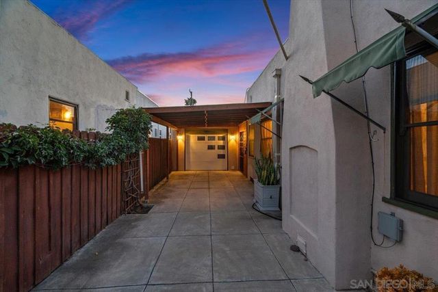 4544 Kensington Dr, San Diego, CA 92116