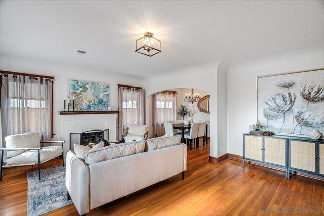 4544 Kensington Dr, San Diego, CA 92116