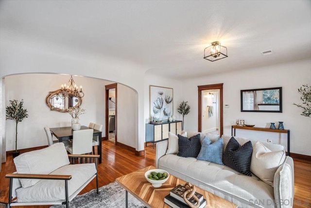 4544 Kensington Dr, San Diego, CA 92116