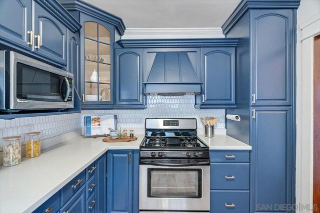 4544 Kensington Dr, San Diego, CA 92116