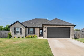 388 W Cackling Bend, Farmington, AR 72730