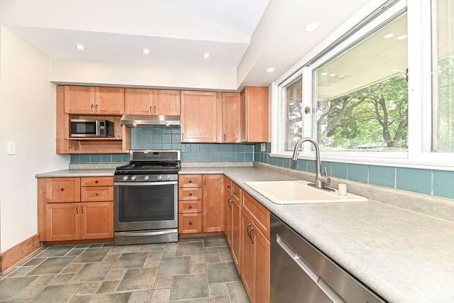 5875 S St. Andrews DRIVE, New Berlin, WI 53146