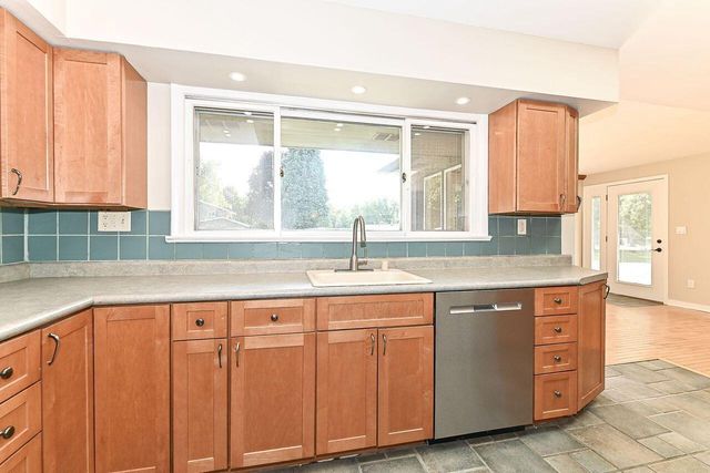 5875 S St. Andrews DRIVE, New Berlin, WI 53146