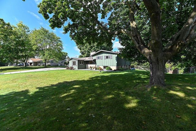 5875 S St. Andrews DRIVE, New Berlin, WI 53146