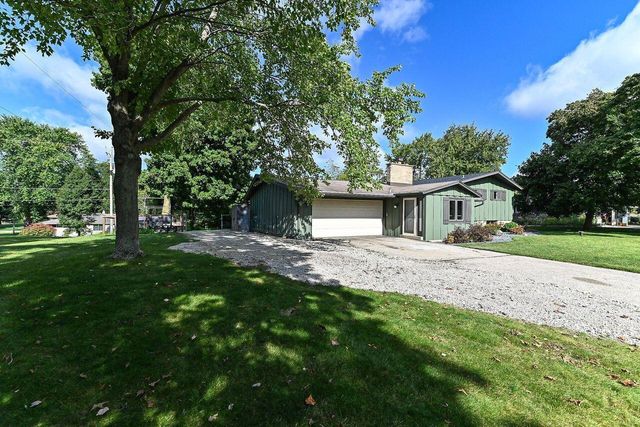 5875 S St. Andrews DRIVE, New Berlin, WI 53146