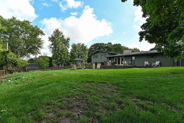 5875 S St. Andrews DRIVE, New Berlin, WI 53146