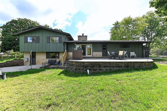 5875 S St. Andrews DRIVE, New Berlin, WI 53146