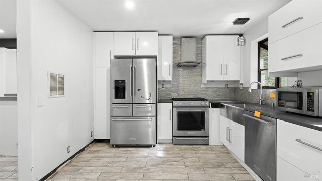 11144 Ice Box Canyon Rd, Forestville, CA 95436