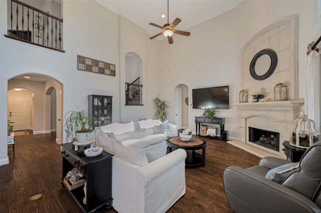 712 Glendevon Drive, Mckinney, TX 75071