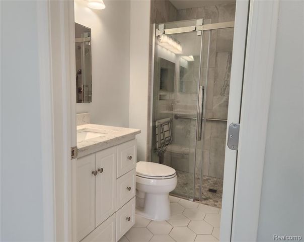 33919 Oakwood Drive, Sterling Heights, MI 48312