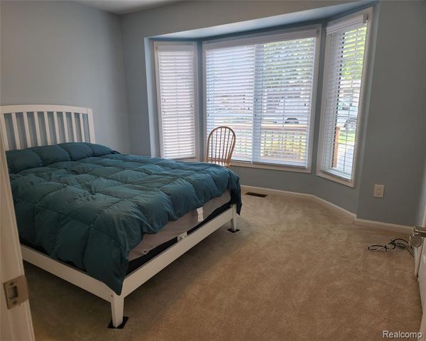 33919 Oakwood Drive, Sterling Heights, MI 48312