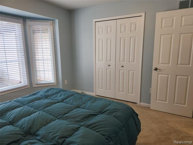 33919 Oakwood Drive, Sterling Heights, MI 48312