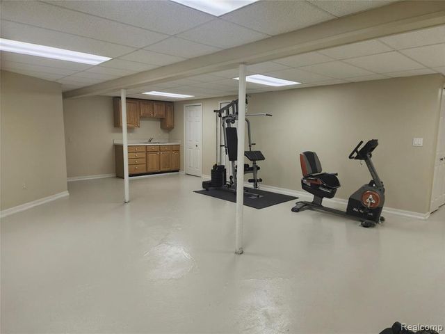 33919 Oakwood Drive, Sterling Heights, MI 48312
