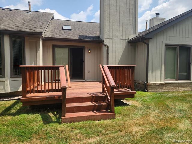 33919 Oakwood Drive, Sterling Heights, MI 48312