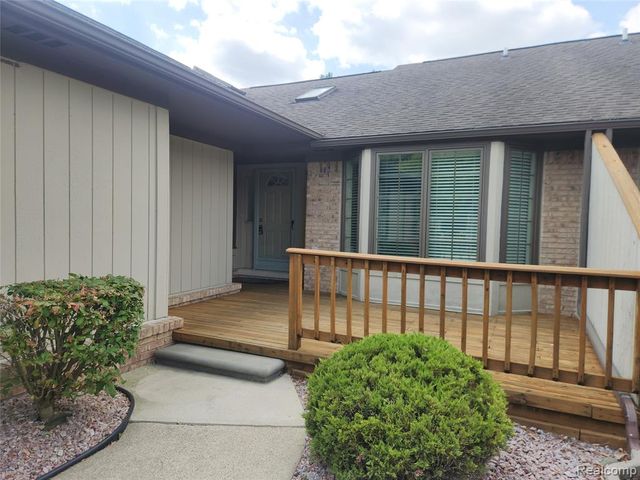 33919 Oakwood Drive, Sterling Heights, MI 48312