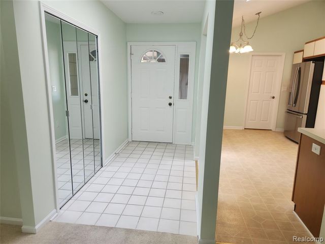 33919 Oakwood Drive, Sterling Heights, MI 48312