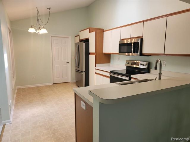 33919 Oakwood Drive, Sterling Heights, MI 48312