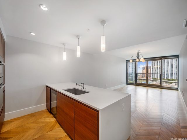 1108 Auahi Street 1305, Honolulu, HI 96814