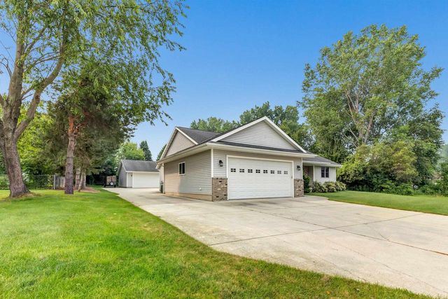 3533 LEEDS CASTLE DRIVE, Green Bay, WI 54313