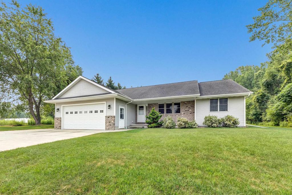 3533 LEEDS CASTLE DRIVE, Green Bay, WI 54313