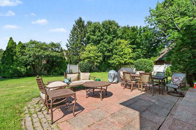 1931 Cherrywood Court, Munster, IN 46321