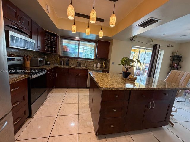 7712 Dilido Blvd, Miramar, FL 33023