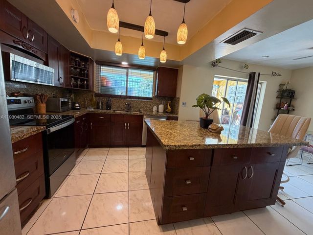 7712 Dilido Blvd, Miramar, FL 33023