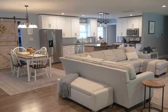 5131 S St Philip Road, Evansville, IN 47712