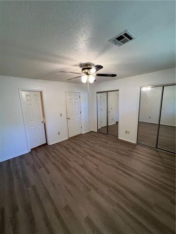 320 S 11th Place, Rogers, AR 72756