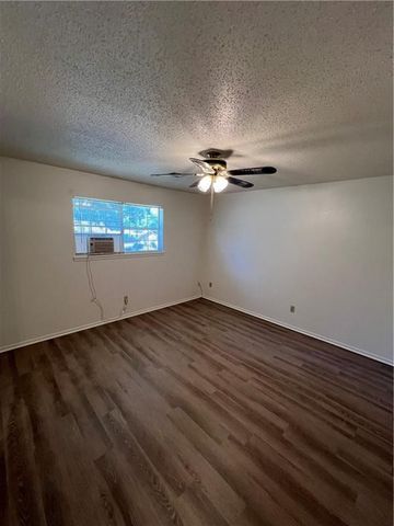 320 S 11th Place, Rogers, AR 72756