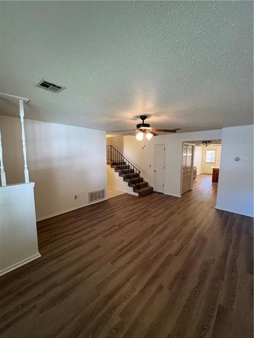 320 S 11th Place, Rogers, AR 72756