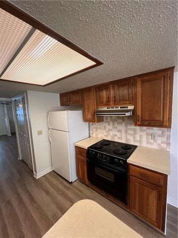 320 S 11th Place, Rogers, AR 72756