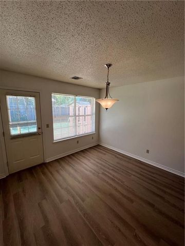 320 S 11th Place, Rogers, AR 72756