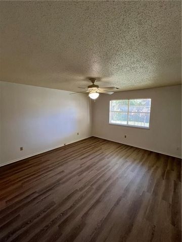 320 S 11th Place, Rogers, AR 72756
