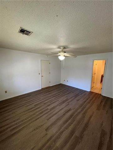 320 S 11th Place, Rogers, AR 72756