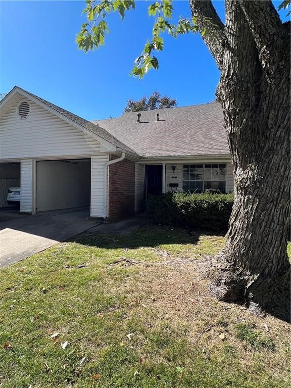 320 S 11th Place, Rogers, AR 72756