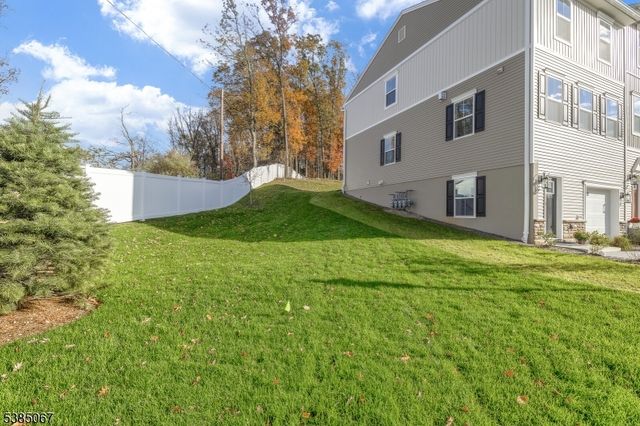 1 Beirne Ln, Wharton Boro, NJ 07885