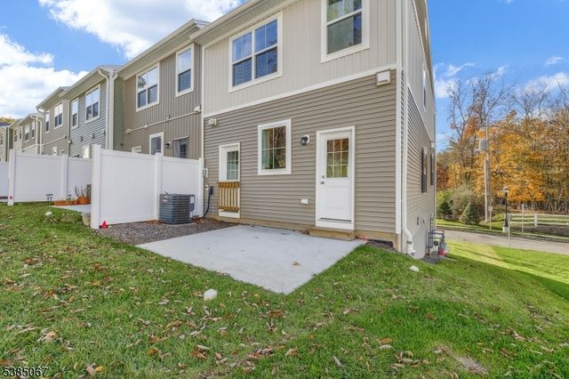 1 Beirne Ln, Wharton Boro, NJ 07885