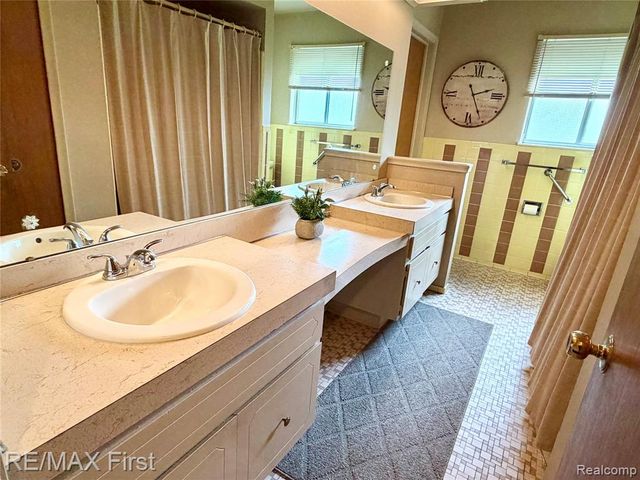 11431 Meadowbrook Drive, Warren, MI 48093