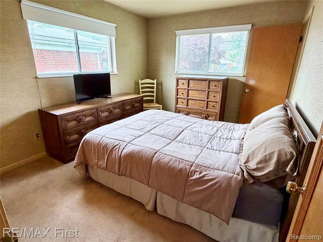 11431 Meadowbrook Drive, Warren, MI 48093