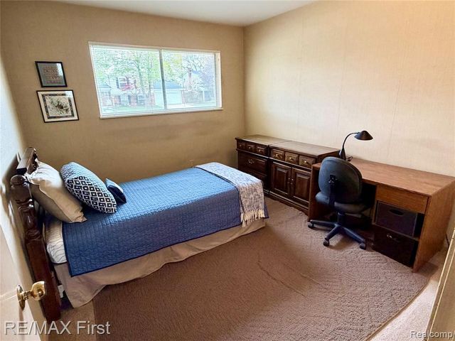 11431 Meadowbrook Drive, Warren, MI 48093